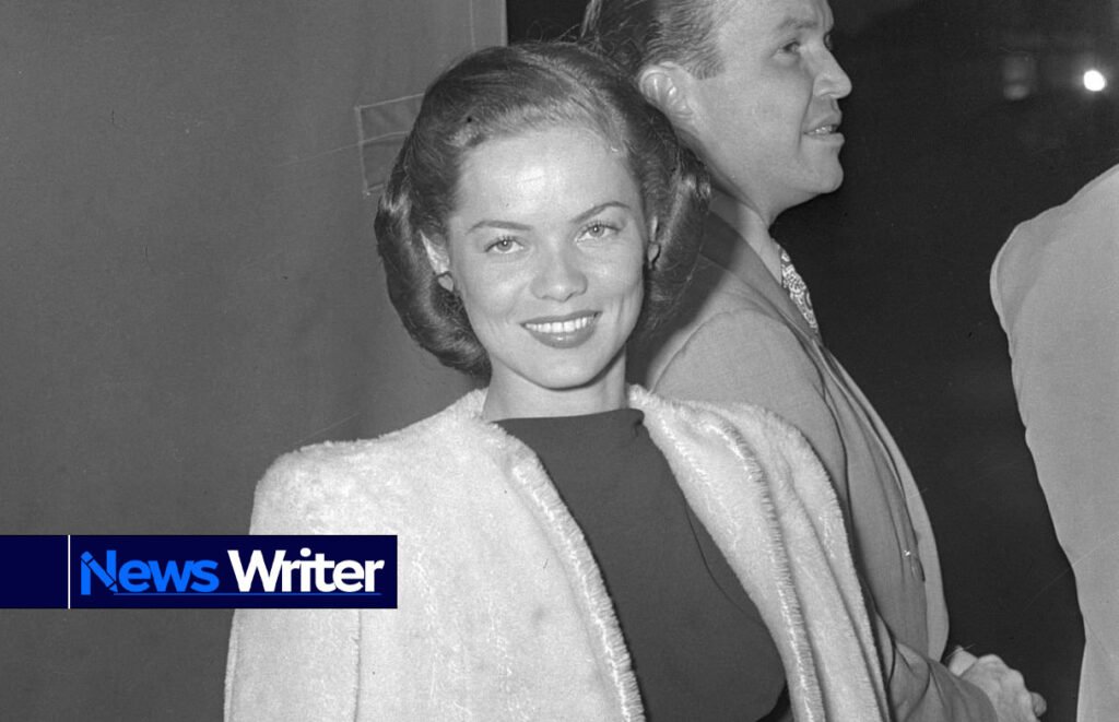 Nia Novella Travilla, Dona Drake